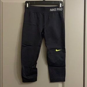 Nike pro dri fit crop seamless legging.  Size M
